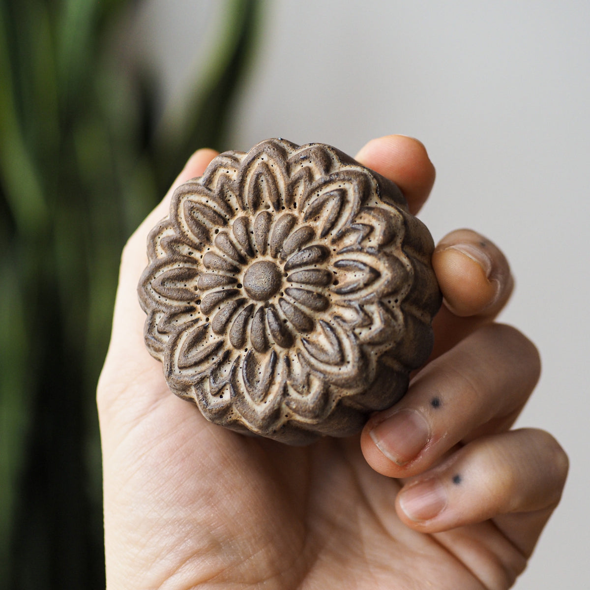 Lid Rest Mooncake