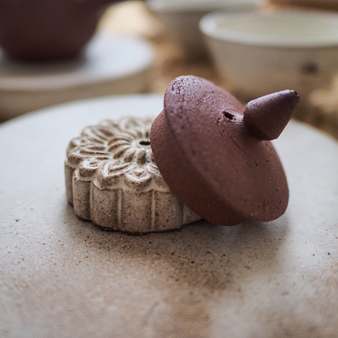 Chrysanthemum Mooncake