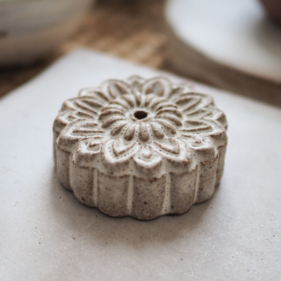 Chrysanthemum Mooncake
