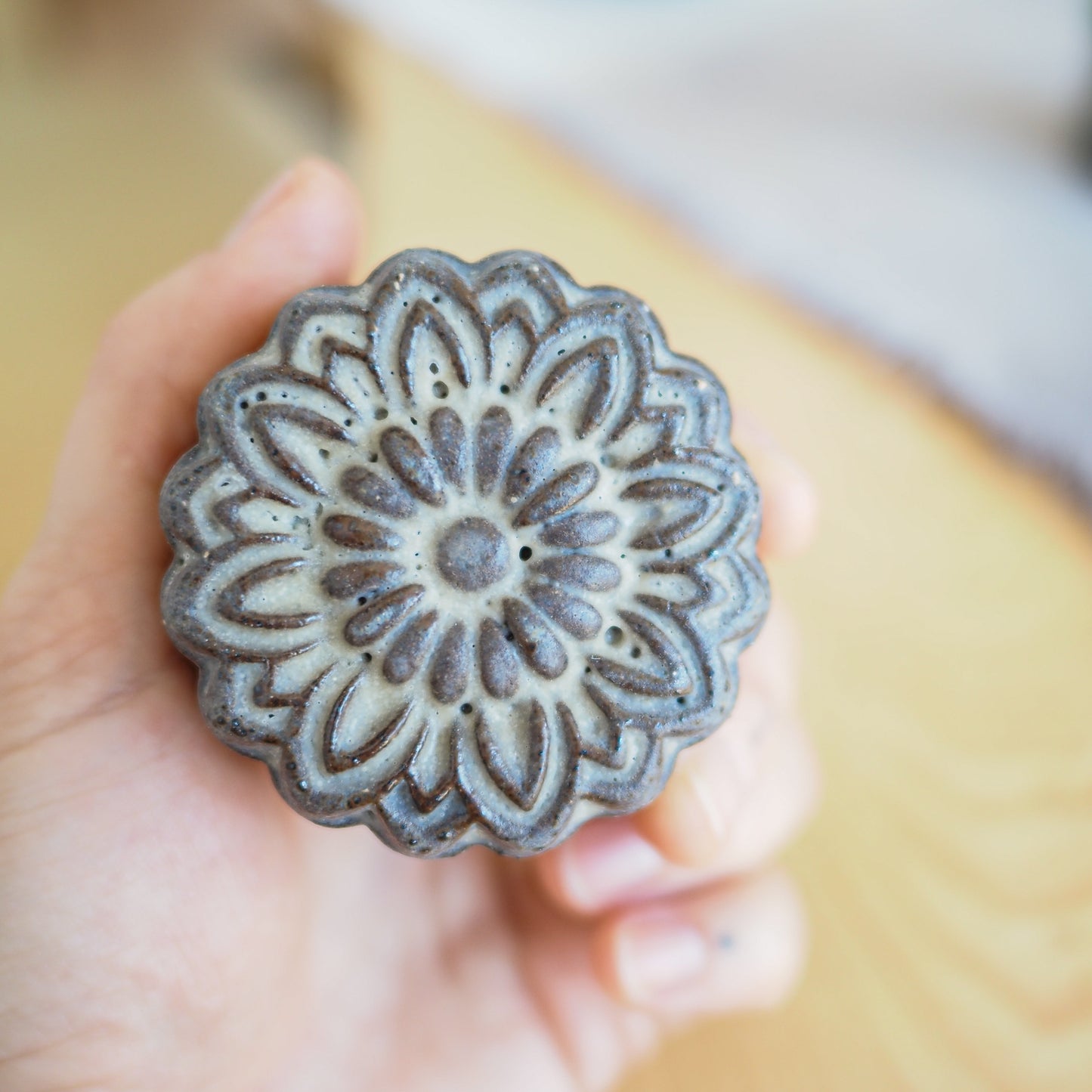 Lid Rest Mooncake