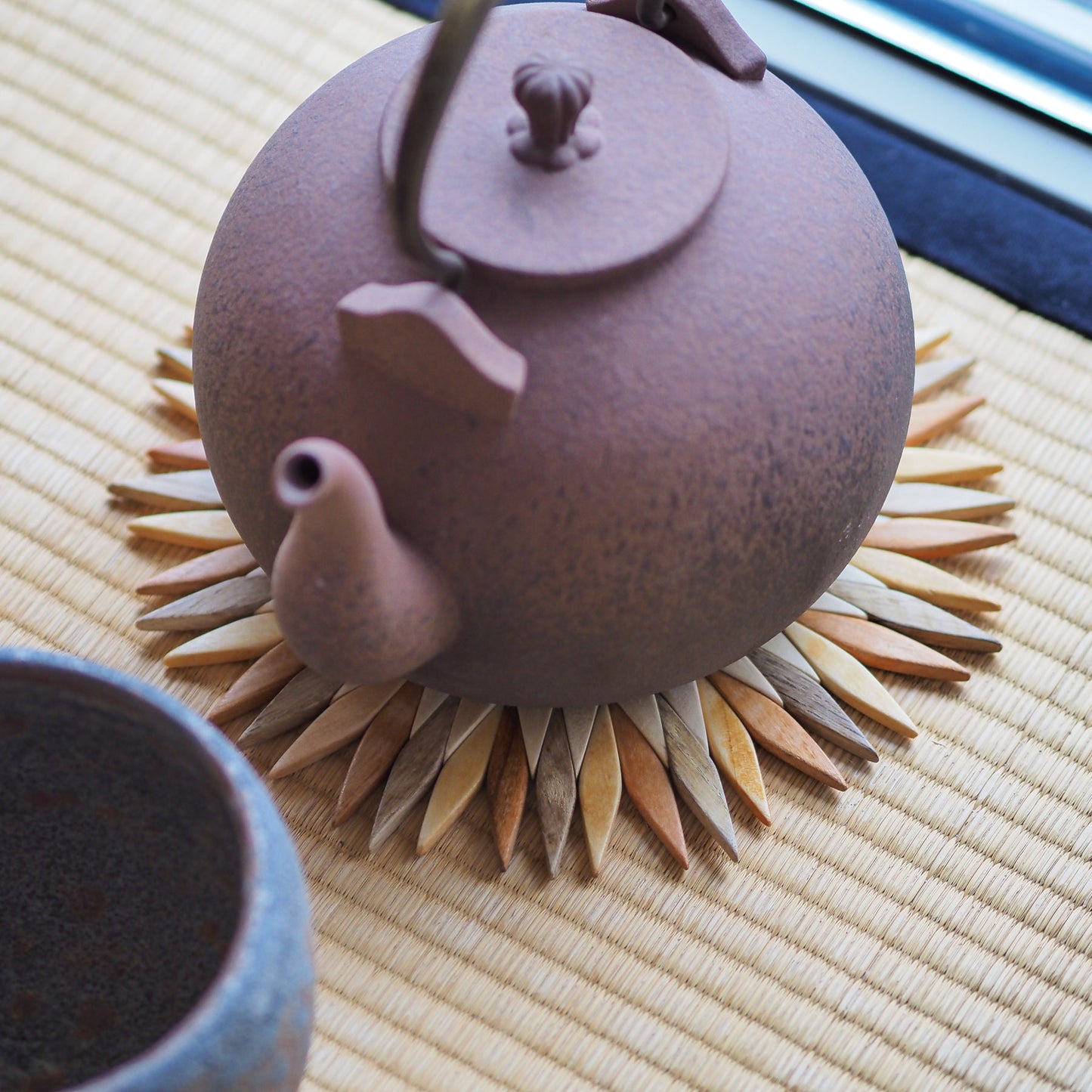 Sugi Trivet