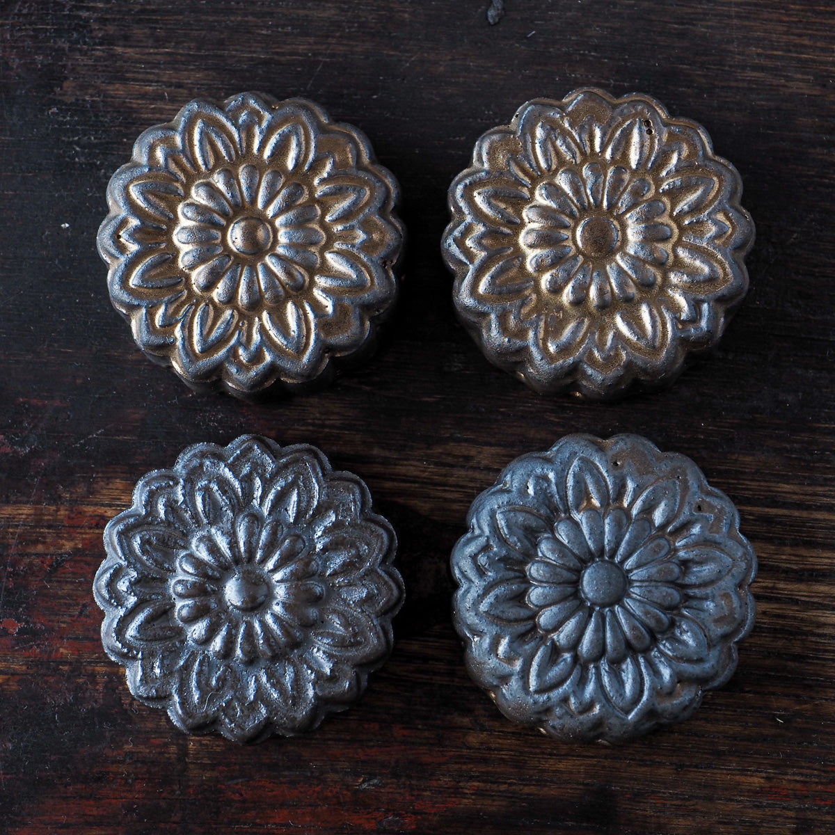 Chrysanthemum Mooncake