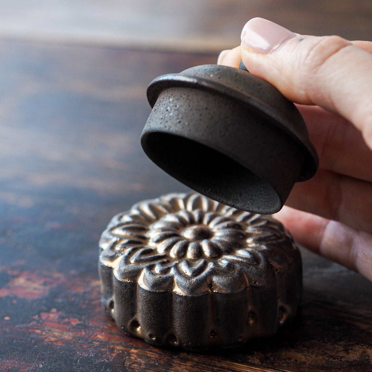 Chrysanthemum Mooncake