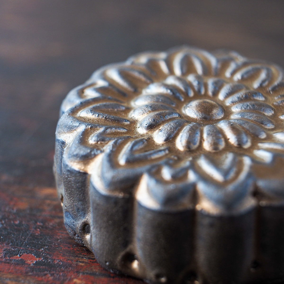 Chrysanthemum Mooncake