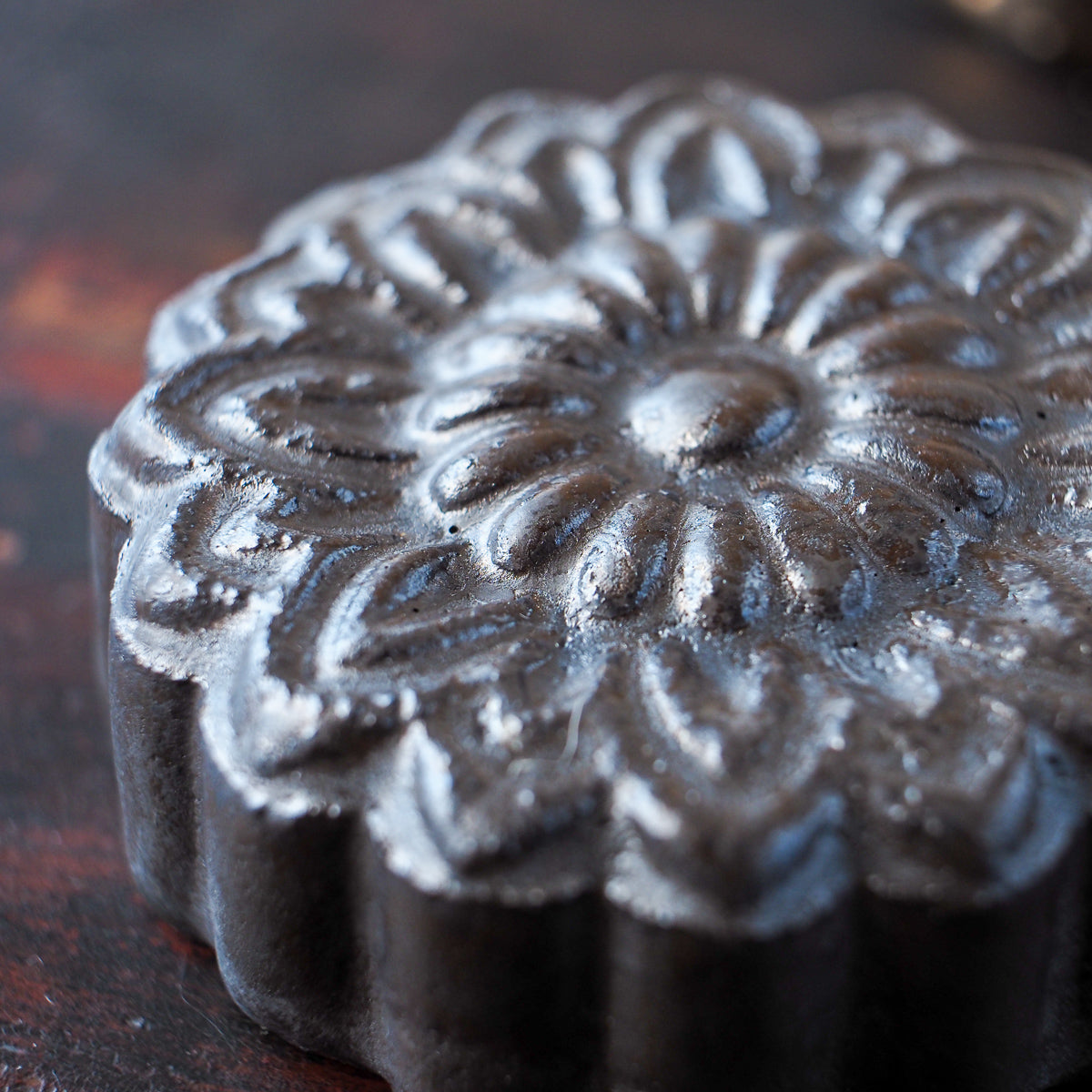 Chrysanthemum Mooncake