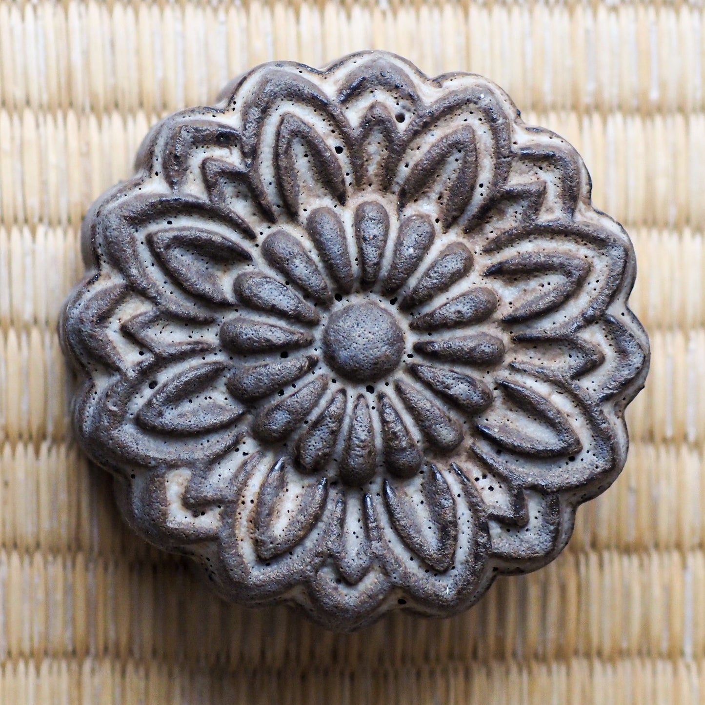 Lid Rest Mooncake