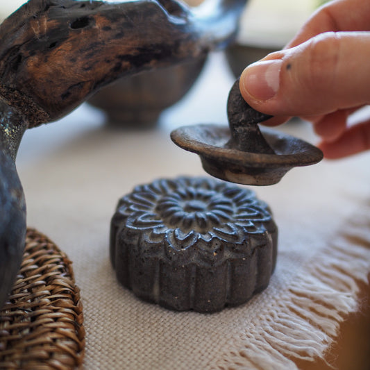 Lid Rest Mooncake